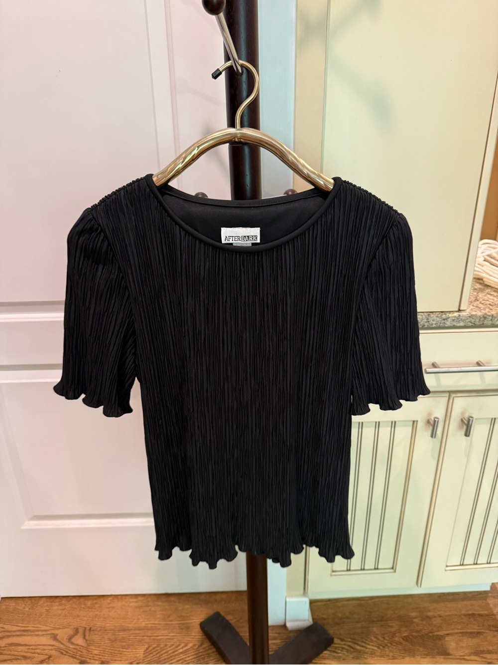 Black Pleated Crinkled Texture Short-Sleeve Women's Top